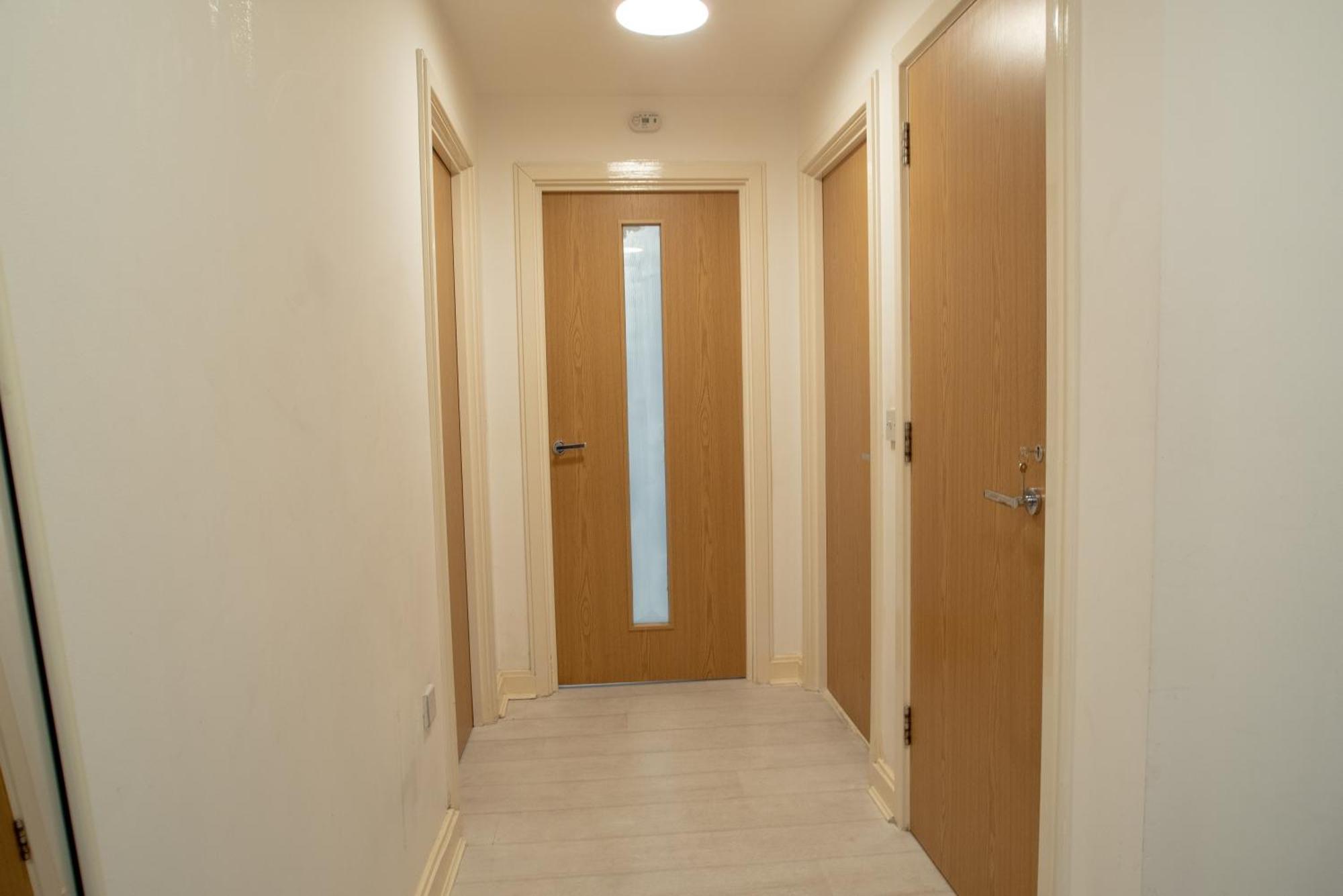 Two-Bedroom Luxury Apartment With Workspace, Free Secure Parking & Coffee Birmingham Exteriör bild