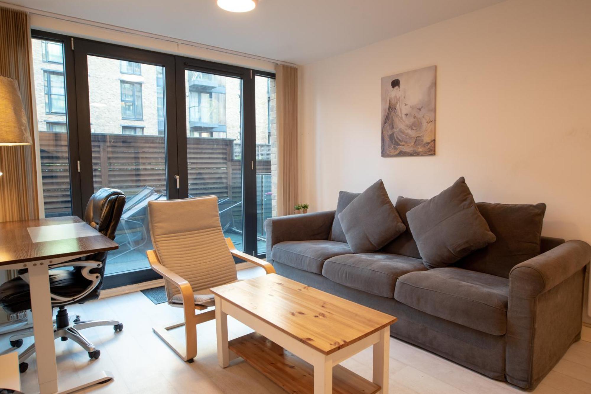 Two-Bedroom Luxury Apartment With Workspace, Free Secure Parking & Coffee Birmingham Exteriör bild